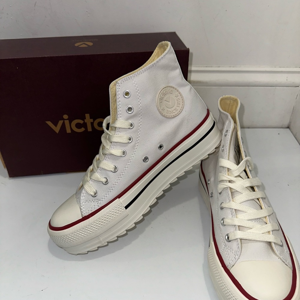 Victoria Sneakers BNIB “Blanco” High Tops